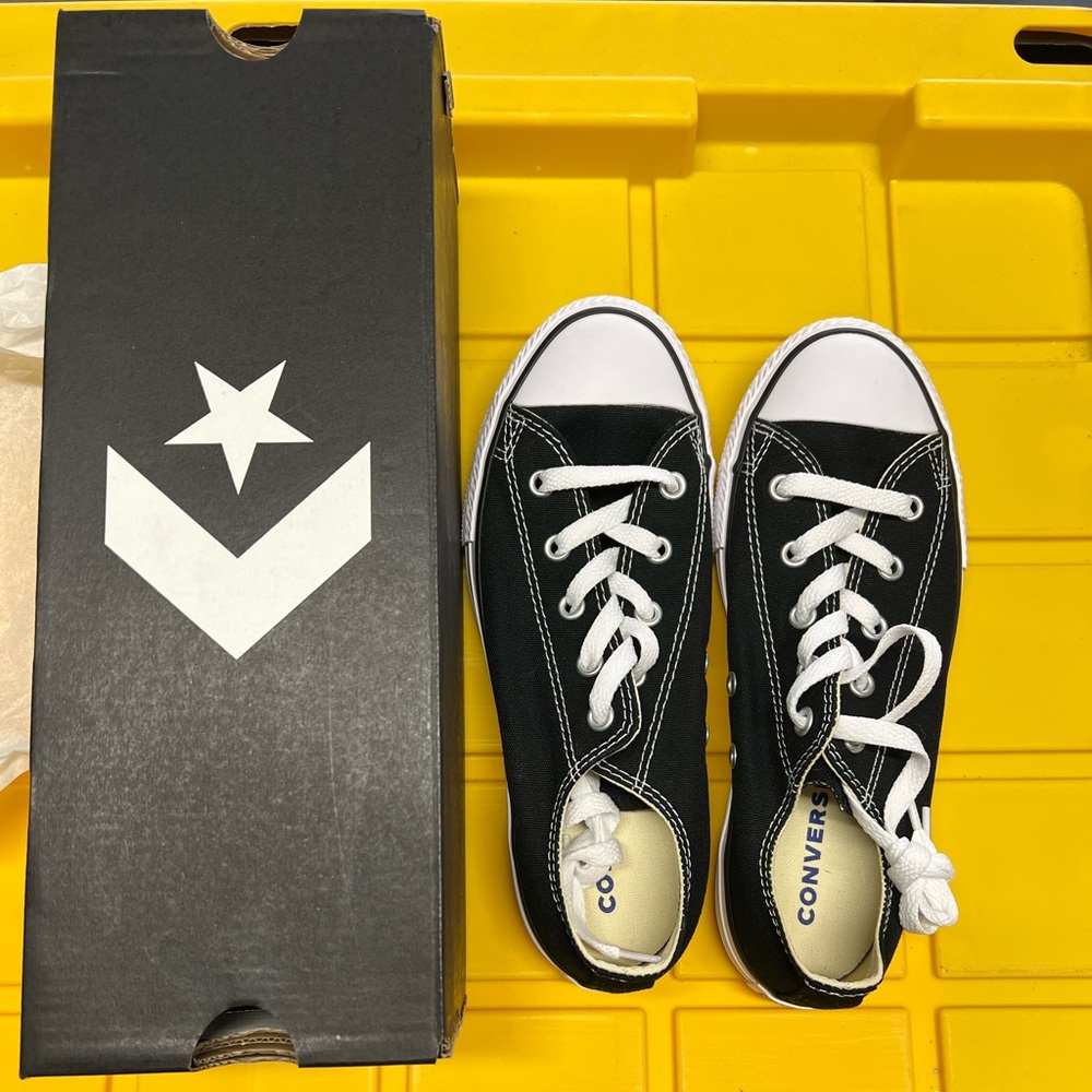 Black low top converse size 3 6W